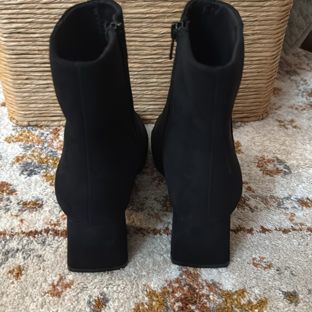 Old Navy Faux Suede Black Ankle Boots - Picture 4 of 6